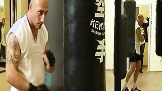 Omar Galanti is a boxer into search of fame and success but during his training he often gets carried away by desire