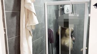 Spying cunt with mouth inside the shower