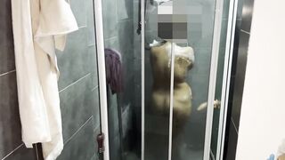 Spying cunt with mouth inside the shower