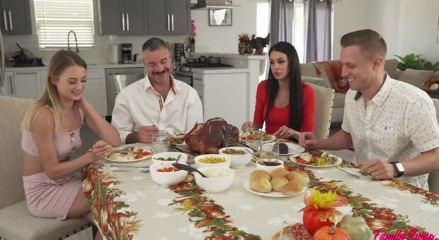Everything Goes Wrong For Thanksgiving - S4:E2