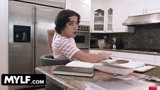 Snatched Milf With Huge Boobs Bangs Her Stepdaughters Boyfriend