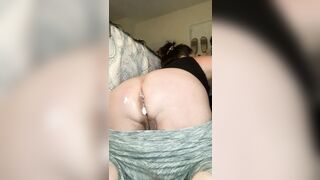 Piggy farts whipped cream out