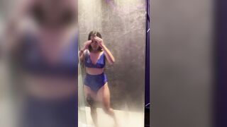 Arab bimbos takes off her hijab because she is very freaky and wants to plowed