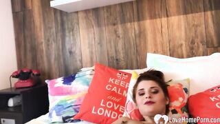 Turned On dark hair fingers her Goddess snatch on camera