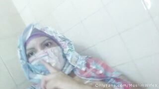 Real Muslim Arab Milf Squirting And Showing Huge Islamic Breasts
