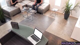 Expert dick sucker Lauren Phillips pleased client with huge dick