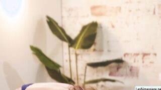 Wavy hair masseuse satisfy her customer