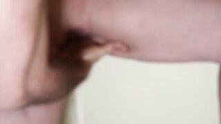 Canadian Women Close Up (SHOWER SQUIRT)