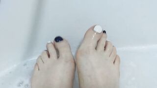 Toes bdsm from Gf Lara into her homemade WC
