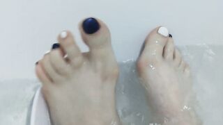 Toes bdsm from Gf Lara into her homemade WC