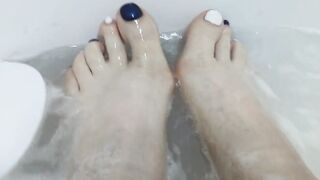 Toes bdsm from Gf Lara into her homemade WC