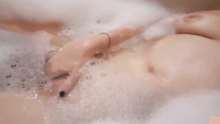 Yumi masturbates and jizzes inside the bathtub during quarantine