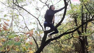 Illusion porn video – Women masturbates on a tall tree into a outdoor place - Dyke-illusion