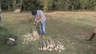 Holzarbeiter fickt Cowgirl auf der Range