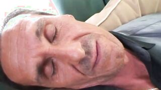 Giovani Troie Godono con i Genitori (Original Full Video)