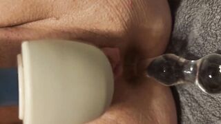 Pen porn video – Fisting my wifey and fucking her with vibrators, until she squirts. double penetration her with vibrators