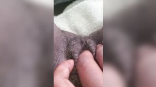 Rubbing my cunt till I cum