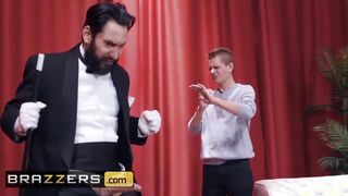 Brazzers - Thicc housewife Luna Camgirl fucks the magician