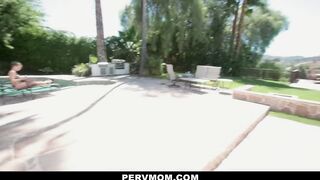 Hot Milf Britney Amber Seduce Stepson By The Pool