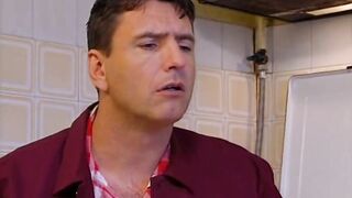 Una Famiglia Modello (Original Full Clip)