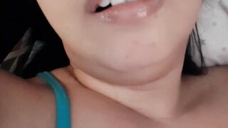 STEPMOM WANTING FOR PENIS EATS THE BANANA