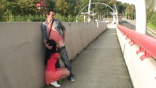 Junges Luder fickt Alter Mann am Bahnhof