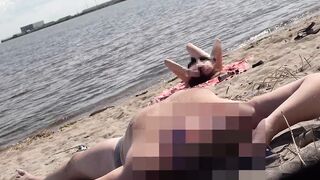 PENIS OUTDOOR FLASHING ON BEACH