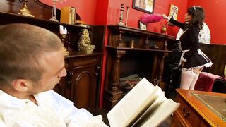 Dienstweib bekommt Arsch geleckt