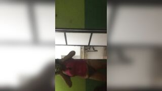 Old Lady wants it bareback - Abuela quiere sin condon