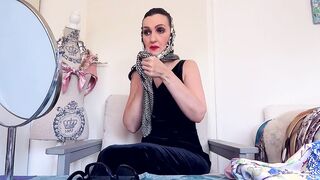 The art of elegantly wearing a satin scarf