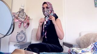 The art of elegantly wearing a satin scarf