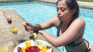 Sunny day at the pool! My best friend jerks me off into the pool until I squirt! Naty Delgado