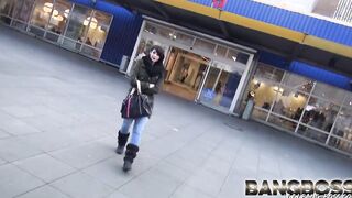 Crazy Hot 18 Year Old Hoe Katy 2x screwed and Facialized at KFC