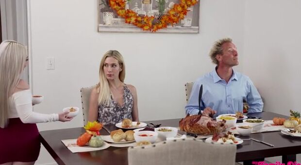 Stepbrother Is Thankful For His Cock - S22:E3