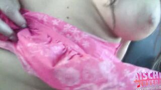Unterfickte Spermasau saugt jedem Typen auf der Strasse die Eier leer