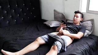 I send a photo of my dick to my cousin by mistake. She blown her rich twat.