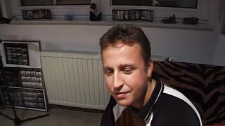 Junges blondes 18 yo zeigt wie sie ihren vibrator fickt