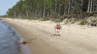 Juicy booty-inside a white bikini