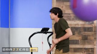 Brazzers - Personal Trainer Cherie Deville Pervs Cock