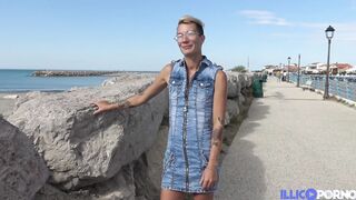 Beauty MILF Cheyenne loves public anal sex