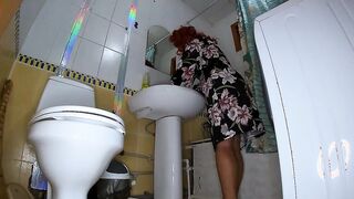 stepmom showed her long booty and knelt down for anal