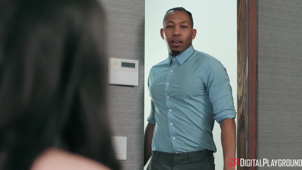 Whole dinner party sees ricky be booty bangin'