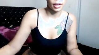 Hot Babe having fun masturbating and loving it