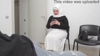 Penis flash. Muslim married cougar caught me jerking off inside
