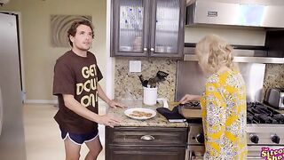 That 70s Ho Here Kitty Kitty - S3:E1