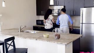 Family Breakfast - S4:E5