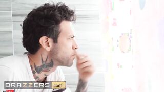 A Surprise 3-Way In The Shower With (Kayla Kayden, Small Hands, Lasirena69)