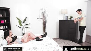 Long Boobed Payton Preslee Craves For Her Stepbrother's GIGANTIC Dick