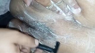 shaving the chubby's snatch