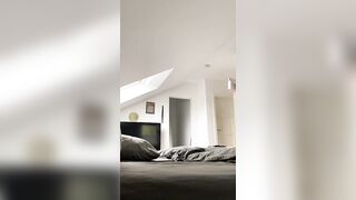 Bombshell Masturbation with no pose just passion